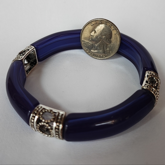 Navy Blue Lucite Curved Stretch Bracelet Vintage Silver Metal Beads NEW - Picture 5 of 9